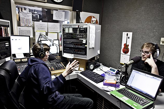 Community Radio in Canada: Lehigh Carbon Community College`s Radio WXLV The-X